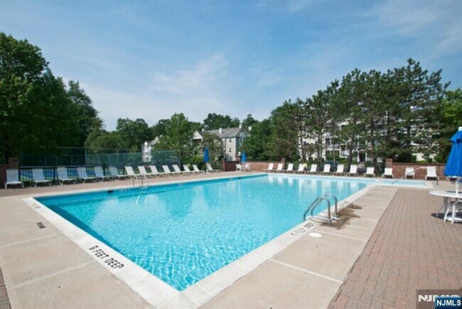 Building Photo - 775 Sassafras Ct
