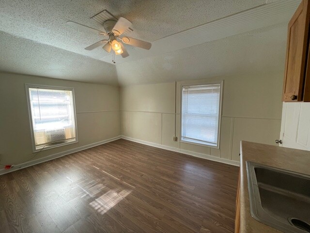 Building Photo - 300 Sortwell St