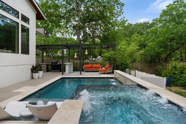 Building Photo - Modern Oasis in Bouldin Creek
