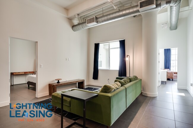 Building Photo - 939 S Broadway-1008
