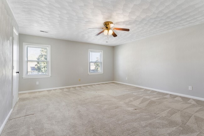 Building Photo - 226 Woodbury Forrest Dr