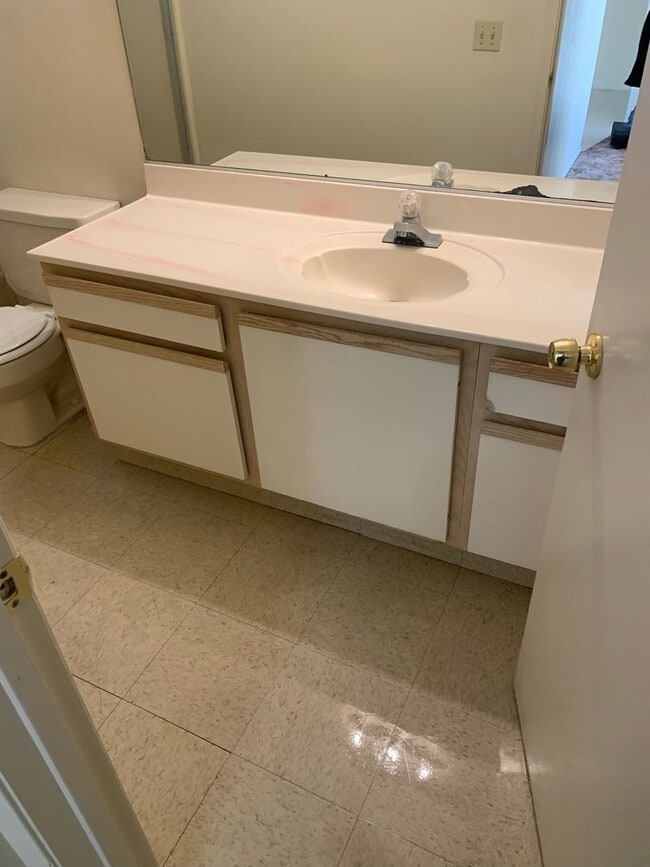 Building Photo - 1 BEDROOM 1 BATH TRIPLEX