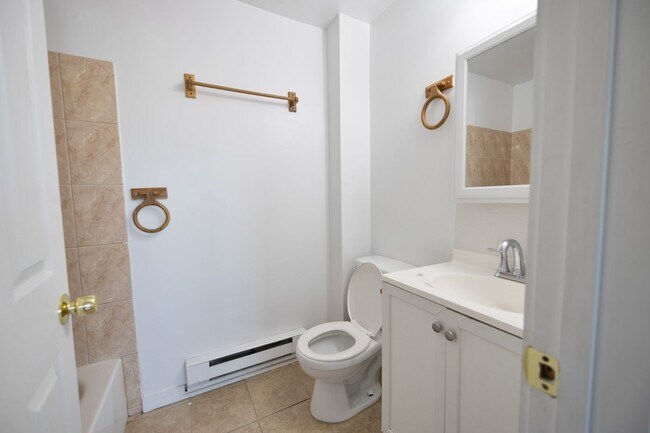 Building Photo - 1554 Beverly Rd