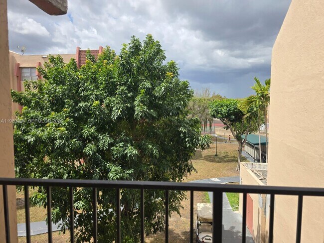 Building Photo - 13715 Kendale Lakes Cir