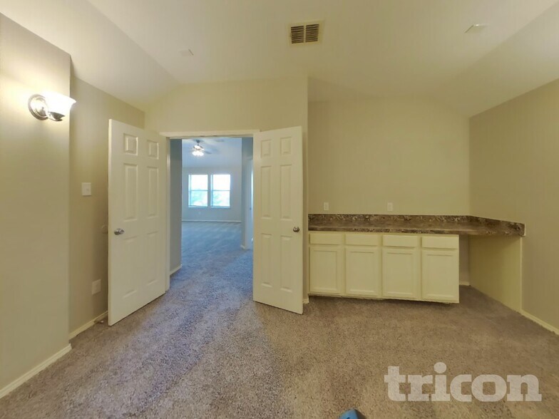 Building Photo - 2304 Eppright Dr