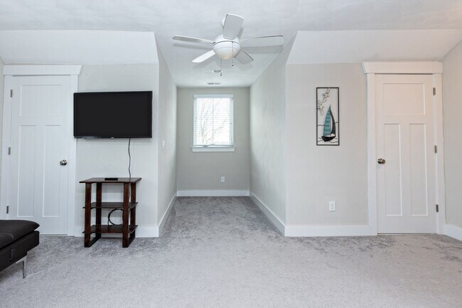 Primary Photo - 525 22nd St