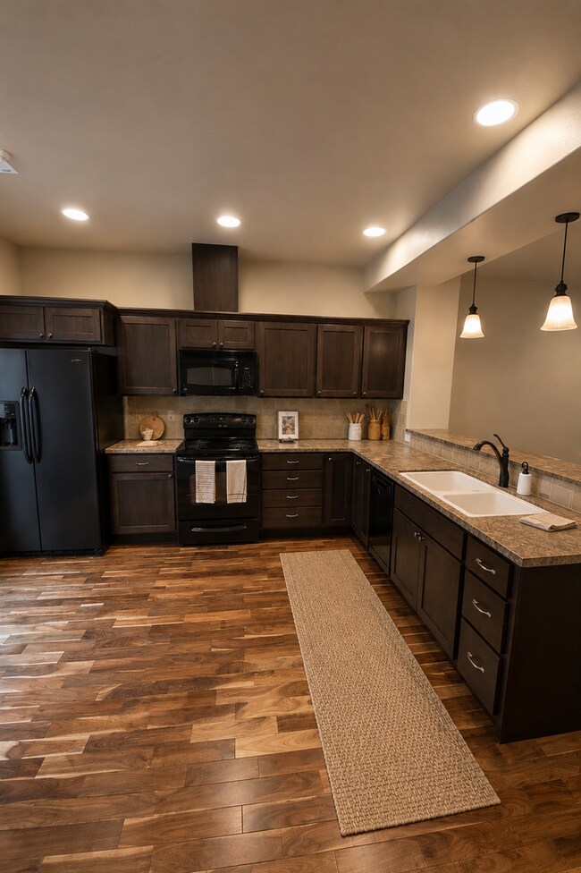 Building Photo - Turns Out Waiting Paid Off: Less Rent ($250 less to be exact), Same Great Address!