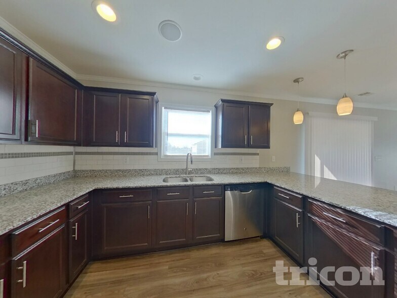 Building Photo - 309 Finch Ln