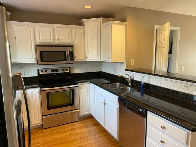 Building Photo - 182 Montvale Rd