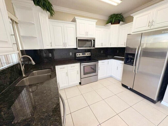 Building Photo - 8361 NW 107 Ct