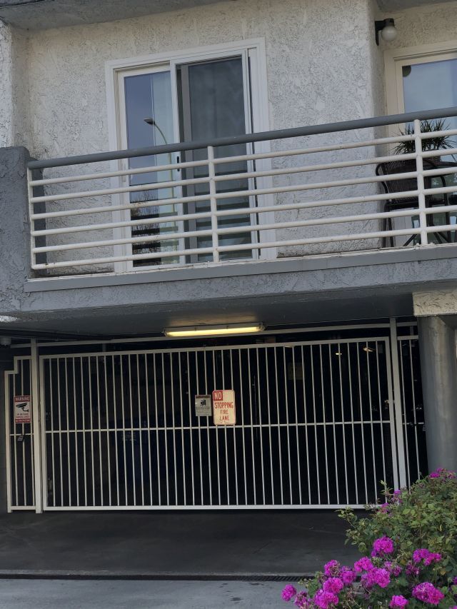 Building Photo - 1515 S Beverly Dr