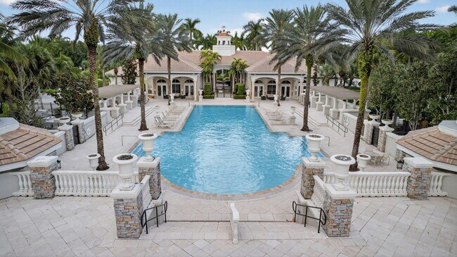 Building Photo - 10337 Trianon Pl