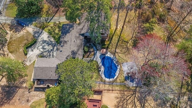 Building Photo - 505 River Valley Rd NW