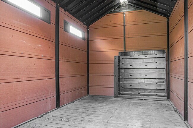 Building Photo - $1,950, 3-bedroom, 1-bathroom house in Col...