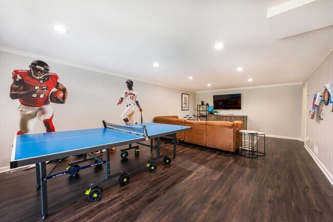 Building Photo - 3211 Circle Oaks Dr SE