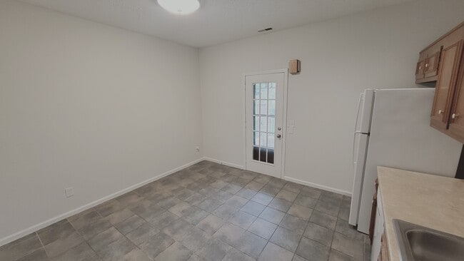 Building Photo - 301 Hickory Pl
