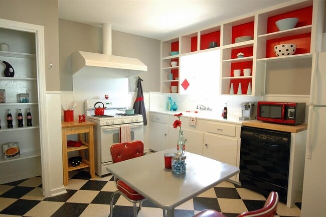 Building Photo - 409 W Croslin St