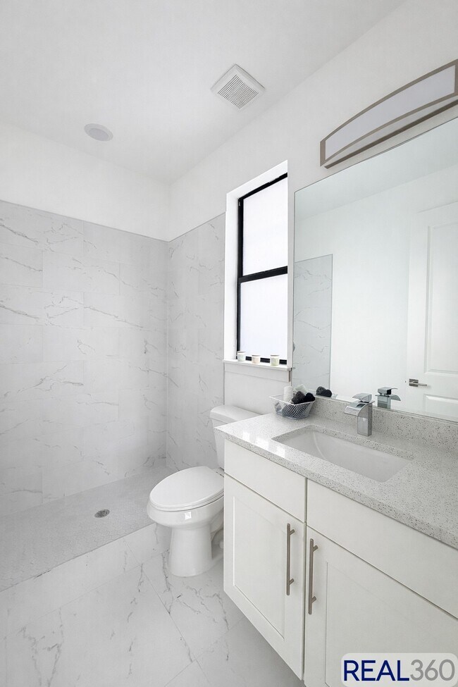 Building Photo - 2416-2418 Xelda Ave N