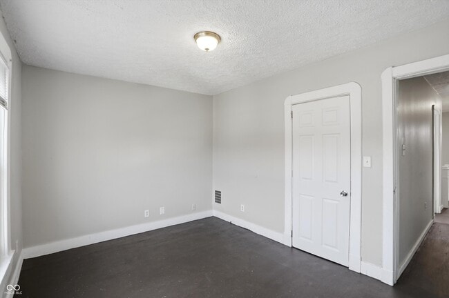 Building Photo - 510 N Beville Ave