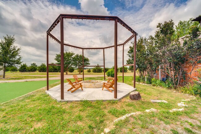 Building Photo - 2045 Weston Rd