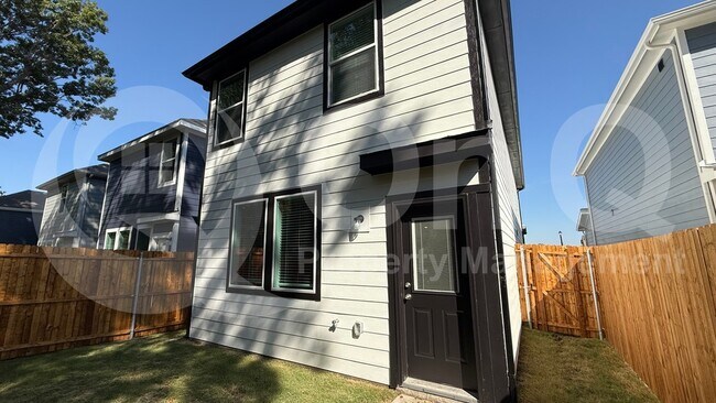 Building Photo - 315 Clematis St
