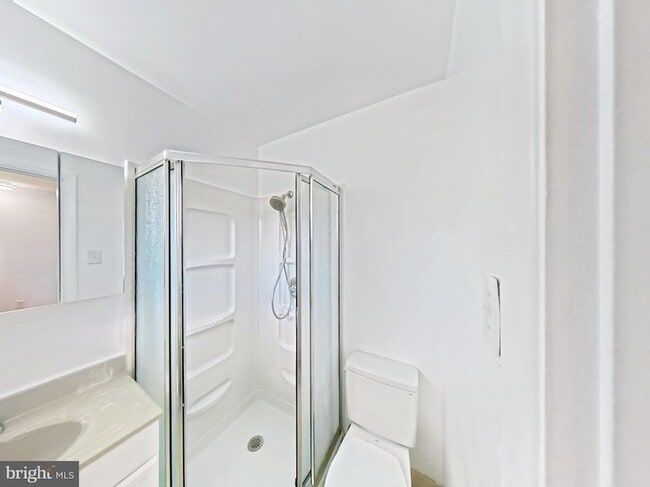 Building Photo - 1012 Loxford Terrace