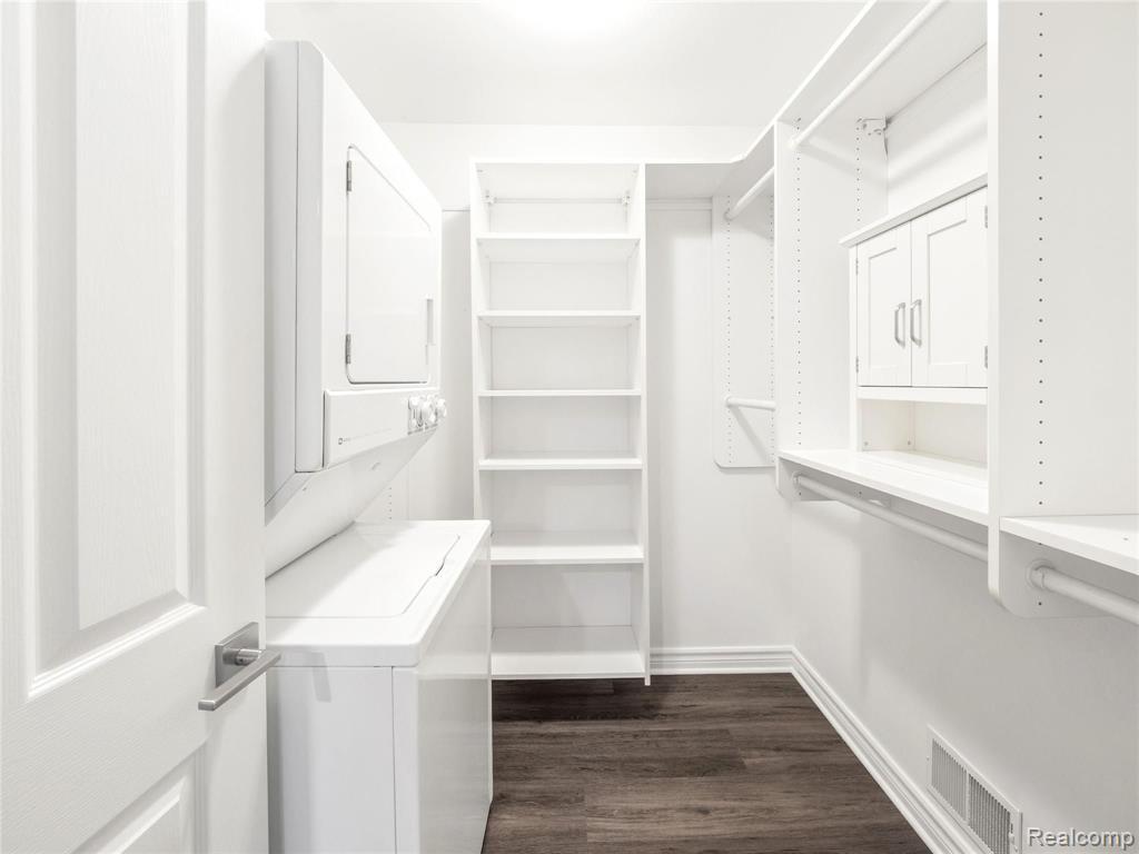 Building Photo - 662 Purdy St