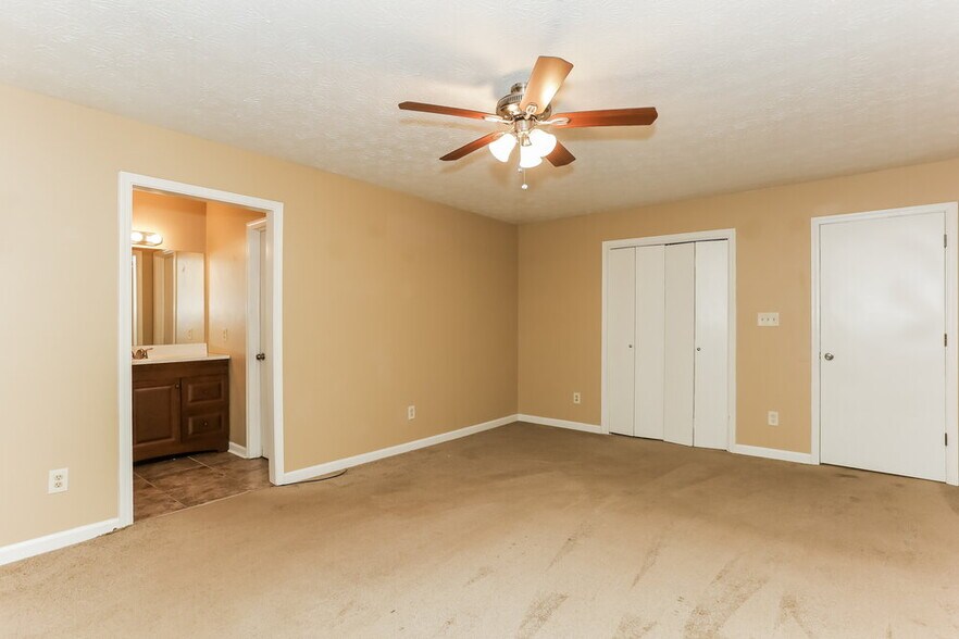 Building Photo - 520 Gregory Manor Dr SW