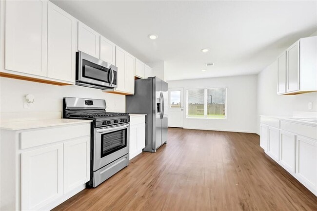 Building Photo - 227 River Grv Ct