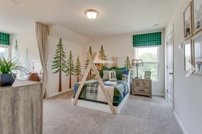 Building Photo - Three Bedroom Three Bath Home