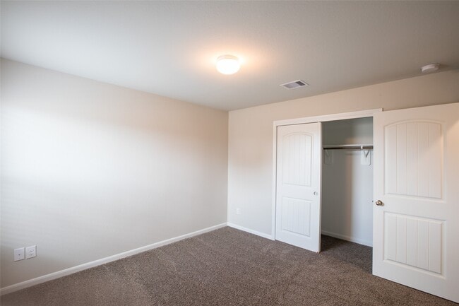 Building Photo - 12111 Parade Park Pl