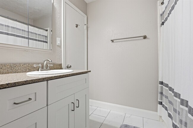 Building Photo - 8518 Pool Creek Dr