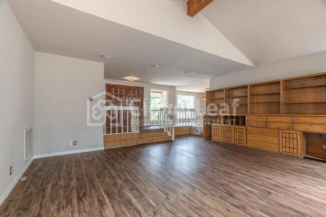 Building Photo - 2907 Burnt Oak St