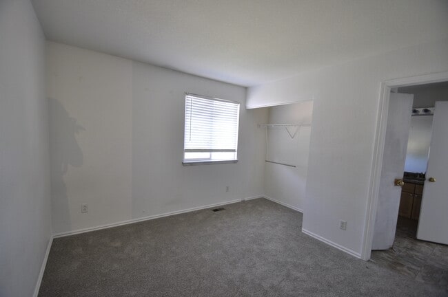 Building Photo - 5108 Sydney Ave