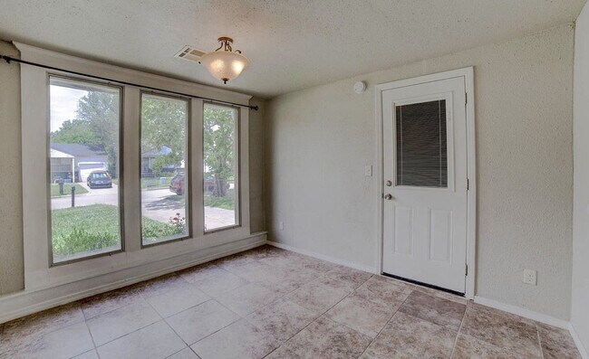 Building Photo - North Tulsa Home