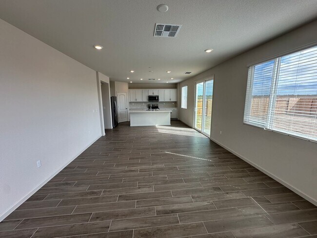 Building Photo - Gorgeous Brand New 3 Bedroom 2.5 Bath Home
