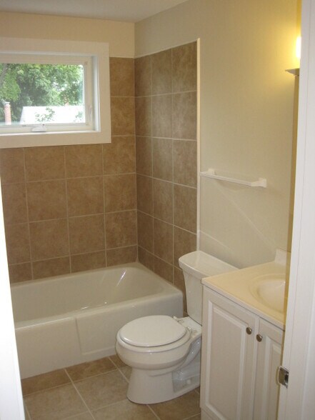 Building Photo - 5 Minott St