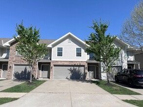 Building Photo - 3 Bed | 2.5 Bath | 2 Car Garage Townhome in Grain Valley