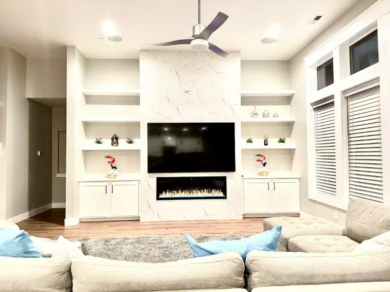 Building Photo - 12100 W Hollandale Dr