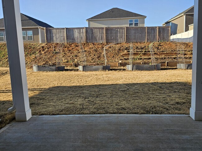 Building Photo - 558 Laxton Rd