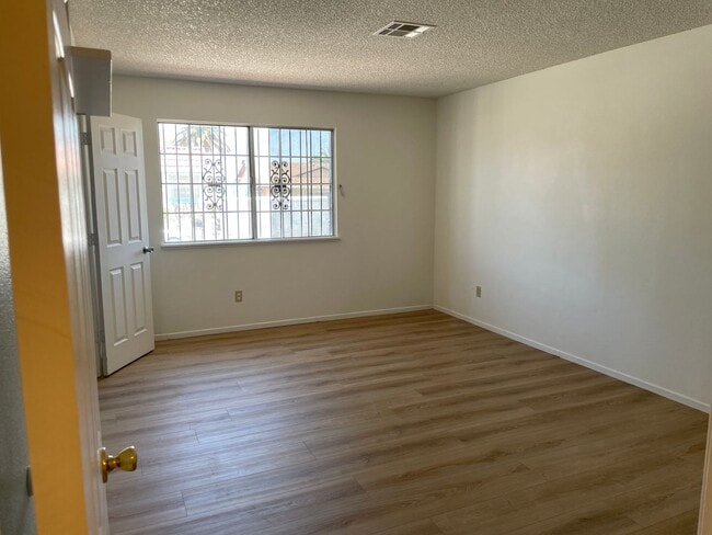 Building Photo - 3 bedroom home in Summerlin North