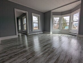 Building Photo - 9 Main St