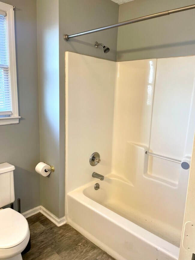 Building Photo - ****COMING SOON**** Charming Cape Cod in Halls