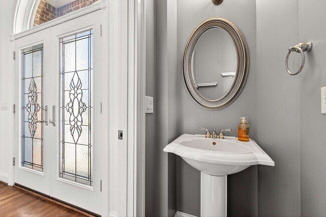 Building Photo - 6 Portrush Ct