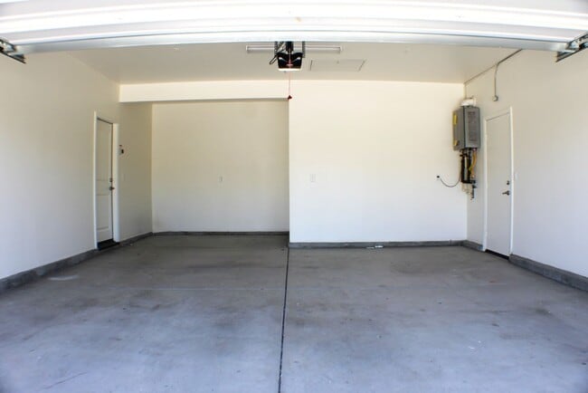 Building Photo - Stunning Redlands Home For Rent