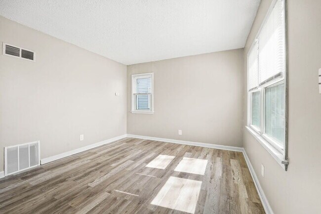 Building Photo - 7227 Orchard Ave