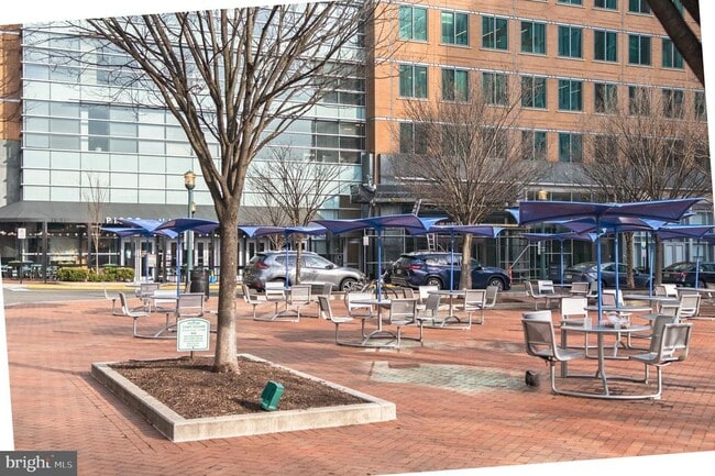 Building Photo - 2558 Banshire Dr