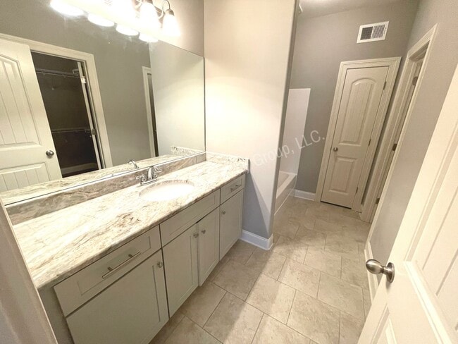 Building Photo - 4BR/4.5BA For Rent