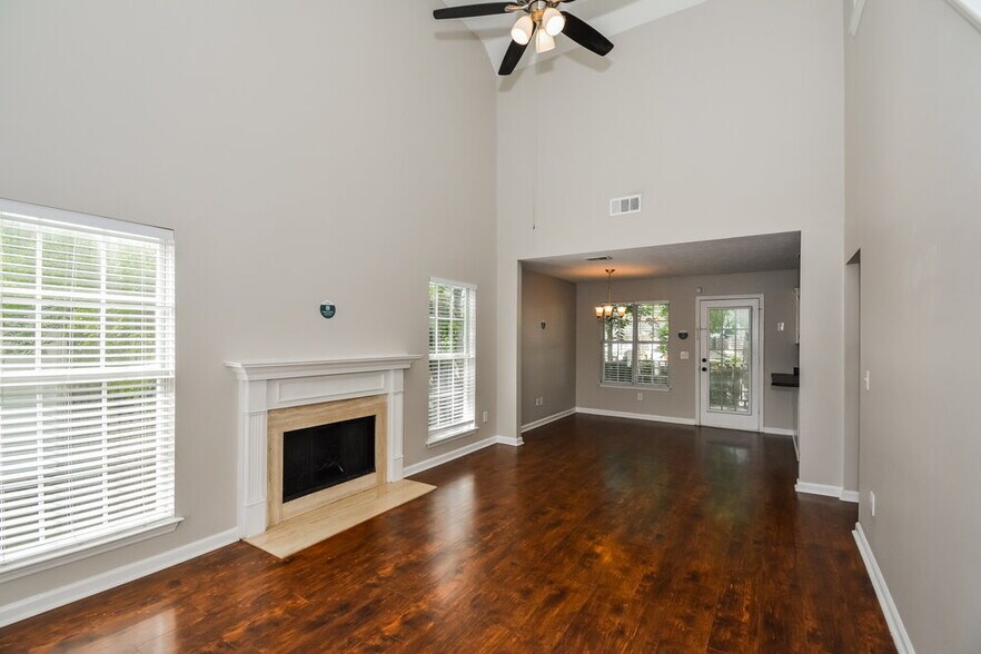 Building Photo - 405 Randall Ln