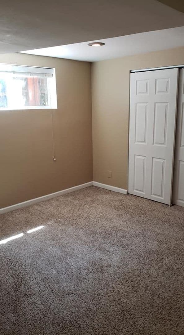 Building Photo - Congress Park Bright Open Lower Level Duplex!